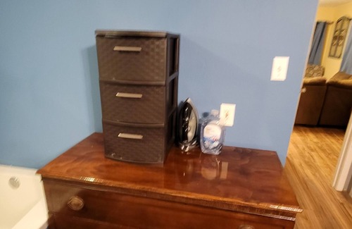 Carriere Haus | Country Home with Jacuzzi Tub!