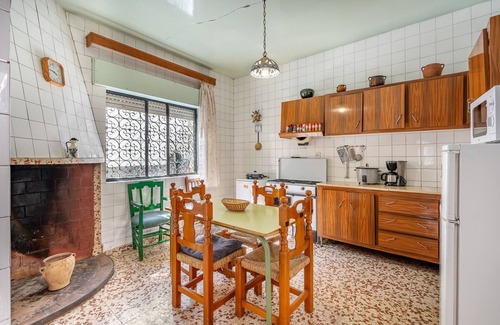 Padul Haus | Ferienhaus 'Casa Solariega Con Encanto' mit Bergblick, Terrasse und WLAN