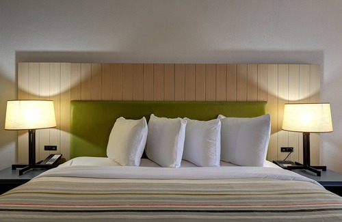 Pierre Hotel | Country Inn & Suites by Radisson, Pierre, SD