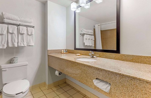 Newport News Hotel | Country Inn & Suites by Radisson, Newport News South, VA