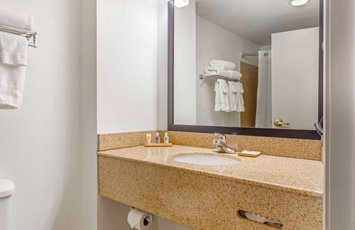 Newport News Hotel | Country Inn & Suites by Radisson, Newport News South, VA
