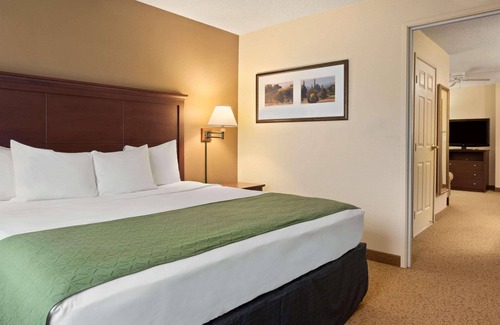 Stevens Point Hotel | Country Inn & Suites by Radisson, Stevens Point, WI