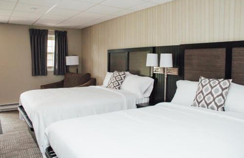 New Holland Hotel | Country Squire Inn and Suites