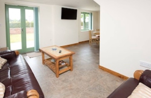 Hopton Haus | Country Views peaceful location in superb setting close to the Norfolk Broads