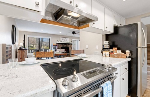 Flagstaff Villa | County Club Townhome *Packman Game, Xbox, Golf course Views, Near Forest Edge