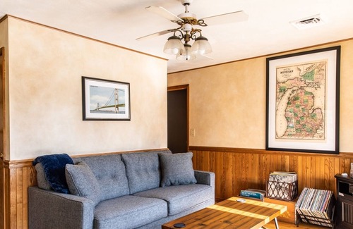 Baroda Haus | Fluck Farms (Hot Tub Coming in October / Close to Wineries!) - 20 acre country