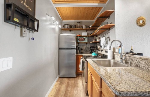 Tahoe Village Haus | Couple’s King Suite | Sauna & Balcony | Sleeps 3