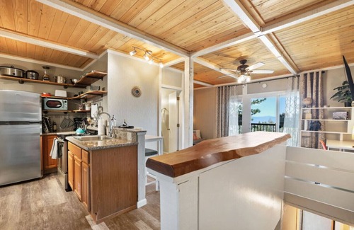 Tahoe Village Haus | Couple’s King Suite | Sauna & Balcony | Sleeps 3