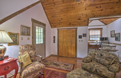 Berkeley Springs Hütte | Couples Cabin - 5 Mi to DT Berkeley Springs!