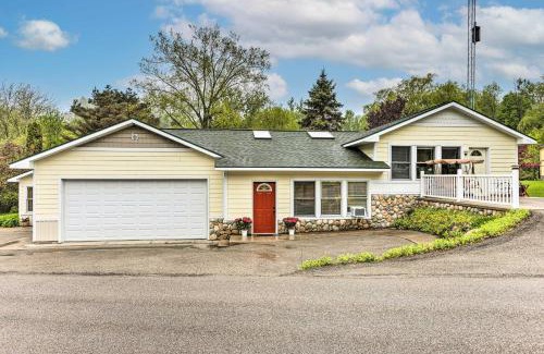 Frankfort Wohnung | Couples Haven in Frankfort by Lake, Trails and Dtwn