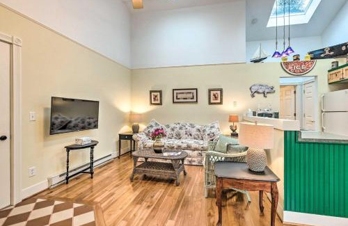 Frankfort Wohnung | Couples Haven in Frankfort by Lake, Trails and Dtwn