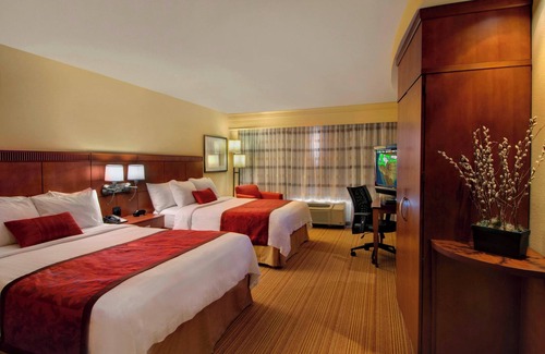 Madison Hotel | Courtyard by Marriott Madison East