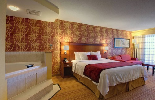 Madison Hotel | Courtyard by Marriott Madison East