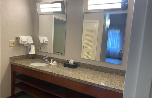Newport News Hotel | Courtyard by Marriott Newport News Yorktown