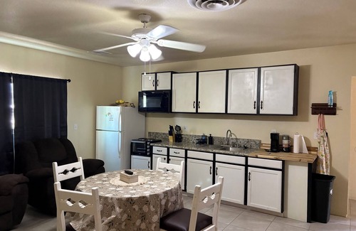 Safford Wohnung | Coxy 2 Bedroom Apartment getaway with AC