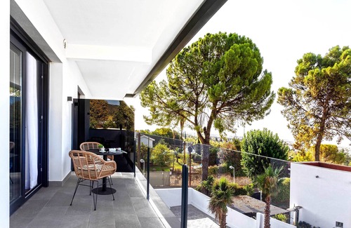 Distrito Norte Sierra Wohnung | Cozy 1 bd apartment with terrace, pool and parking. Arruzafa VII