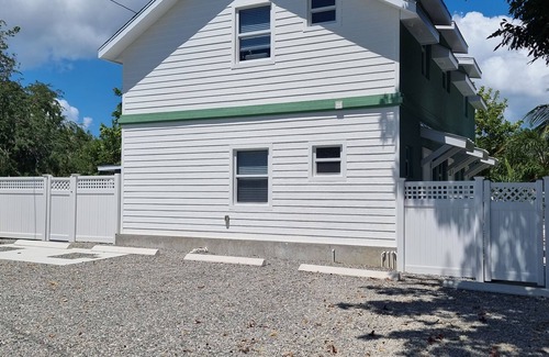 Bodden Town Wohnung | Cozy 1-bedroom apartment in Beach Bay, Bodden Town, Grand Cayman.