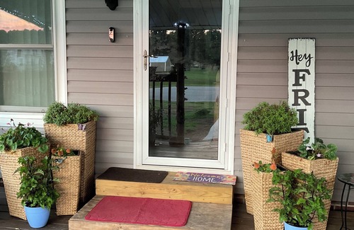 Crisp Wohnung | Cozy 1-bedroom apartment in Ayden located in our home with its own entrance.