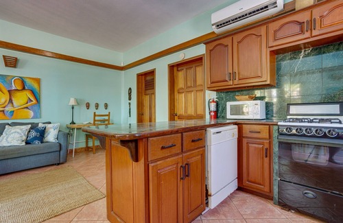 Placencia Wohnung | Cozy 1-Bedroom Condo Steps from Beach, Pool & Wifi