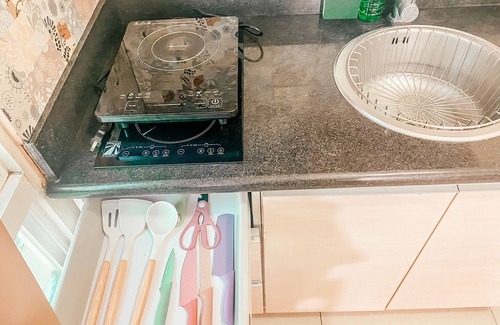 Legazpi Village Eigentumswohnung | Cozy 1-bedroom condo in Makati with Pool, Gym, Sauna, WiFi, AC, and Netflix