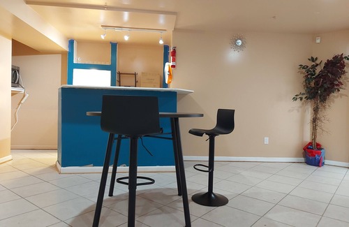 Bowie Haus | Cozy 1-bedroom house in wonderful Bowie with WiFi, fitness room, and close to DC