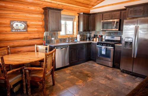 Bonners Ferry Haus | Cozy 1-Bedroom Log Cabin with Full Kitchen & Wi-Fi | Bonners Ferry, Idaho Retreat