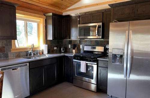 Bonners Ferry Haus | Cozy 1-Bedroom Log Cabin with Full Kitchen & Wi-Fi | Bonners Ferry, Idaho Retreat