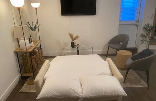 Buena Ventura Lakes Haus | Cozy 1BR apt-Pool/Tennis/Gym/Near attractions