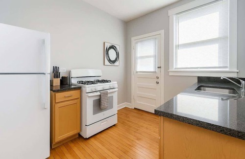 Ravenswood Wohnung | Cozy 1BR in Walkable Area