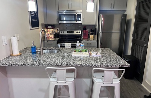 Cumberland Wohnung | Cozy 1BR Retreat - 15min to Midtown ATL - 1mi to Truist Park - Free Parking