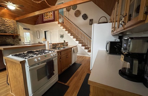 Walnut Mountain Kabine | Cozy, 2/2 surrounded by trees and mountains