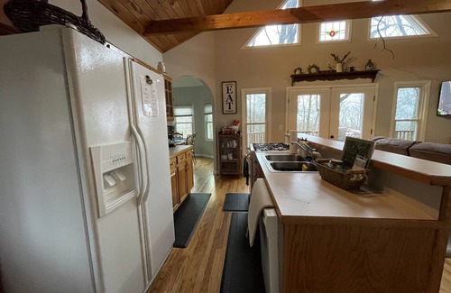 Walnut Mountain Kabine | Cozy, 2/2 surrounded by trees and mountains