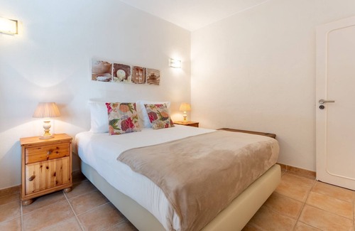 Vale do Lobo Wohnung | Cozy 2 BDR W/Balcony in Vale do Lobo by LovelyStay