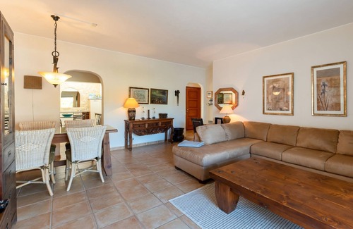 Vale do Lobo Wohnung | Cozy 2 BDR W/Balcony in Vale do Lobo by LovelyStay