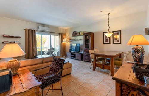 Vale do Lobo Wohnung | Cozy 2 BDR W/Balcony in Vale do Lobo by LovelyStay