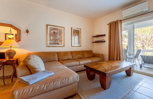 Vale do Lobo Wohnung | Cozy 2 BDR W/Balcony in Vale do Lobo by LovelyStay