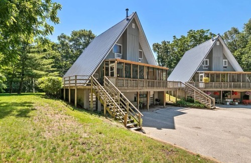 Stevensville Haus | Cozy 2 bedroom 1.5 bath Lake House Cabin