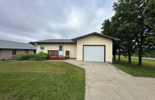 Lake City Haus | Cozy 2-bedroom/2-bath house located just outside Roy Lake State Park.