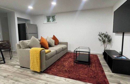 Great Falls Haus | Cozy 2-bedroom Basement in Wonderful Great Falls with WiFi