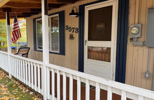 Spruce Kabine | Cozy 2-bedroom cabin in South Shore of Hubbard Lake