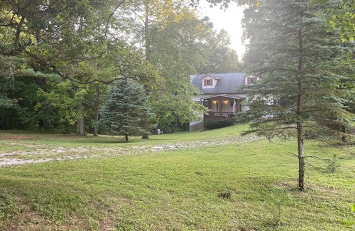 Kimbolton Kabine | Cozy 2 bedroom cabin with large loft near Salt Fork Park and Lake with WiFi, AC