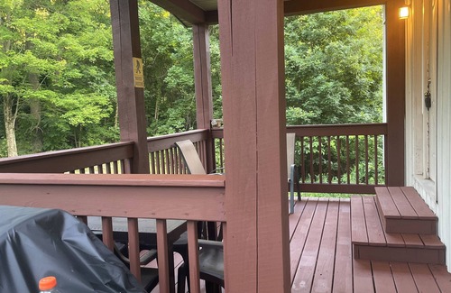 Kimbolton Kabine | Cozy 2 bedroom cabin with large loft near Salt Fork Park and Lake with WiFi, AC