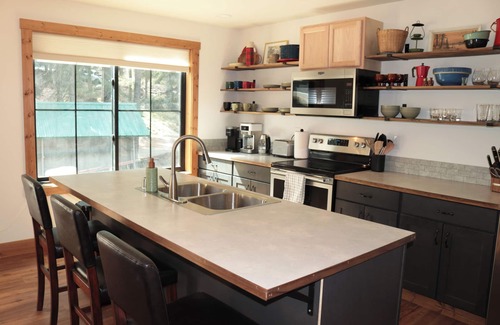 Cle Elum Kabine | Cozy 2-bedroom cabin with WiFi, AC in adorable Cle Elum