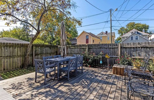 Weinland Park Haus | Cozy 2-bedroom Cottage with WiFi & AC in Italian Village,Columbus