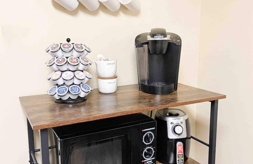 Englewood Haus | * Cozy 2 bedroom home with 2 TV’s *