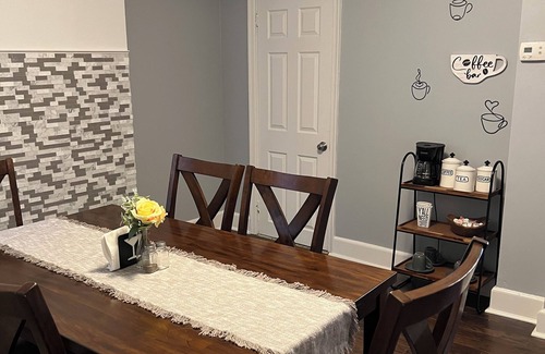 Downtown Wilmington Haus | Cozy 2-bedroom in downtown Wilmington, perfect for work-related or leisure stay.