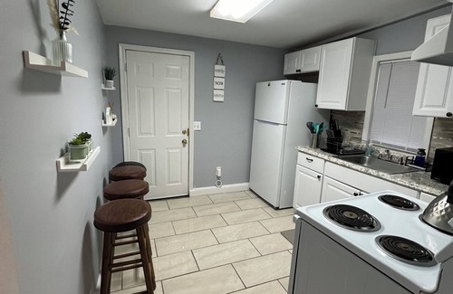 Downtown Wilmington Haus | Cozy 2-bedroom in downtown Wilmington, perfect for work-related or leisure stay.