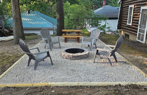 Houghton Lake Kabine | Cozy 2-bedroom log cabin in charming Houghton Lake with AC