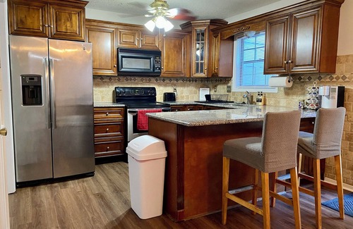 Town Center Haus | Cozy 2-bedroom Townhouse in Kennesaw, Centrally Located.