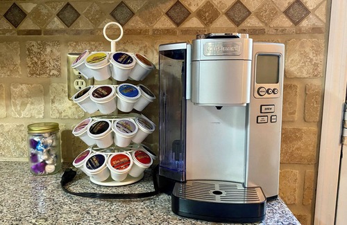 Town Center Haus | Cozy 2-bedroom Townhouse in Kennesaw, Centrally Located.